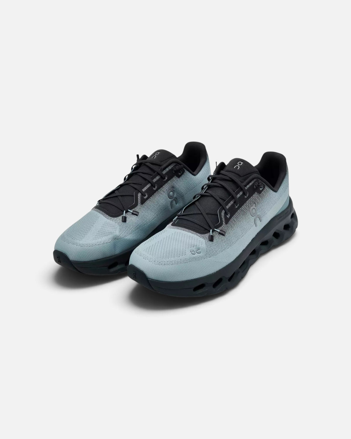 CRIUW On Cloudtilt sneakers in wash eclipse blue with a lightweight mesh upper and black performance sole.