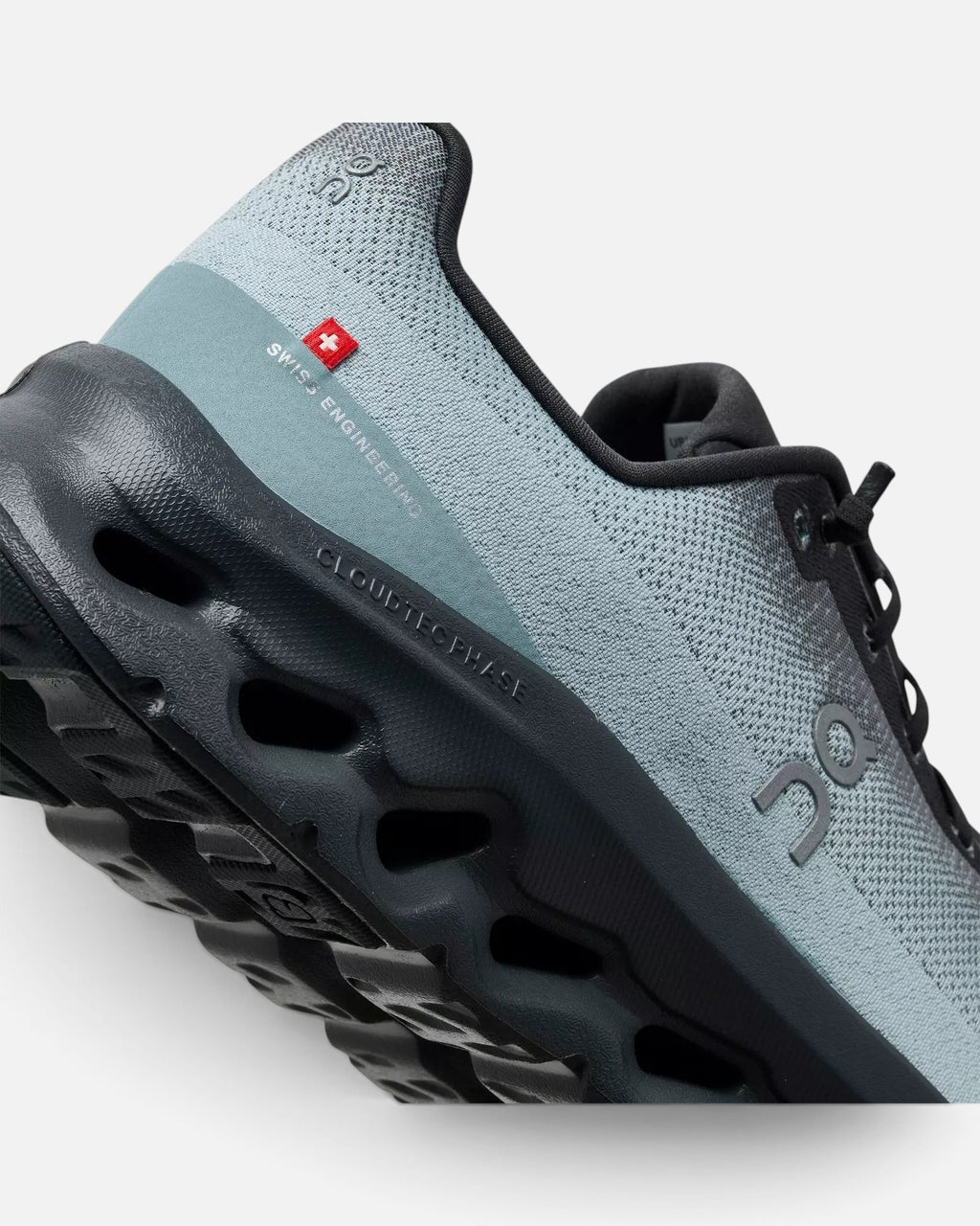 CRIUW On Cloudtilt sneakers in wash eclipse blue with CloudTec Phase sole and Swiss engineering detailing.