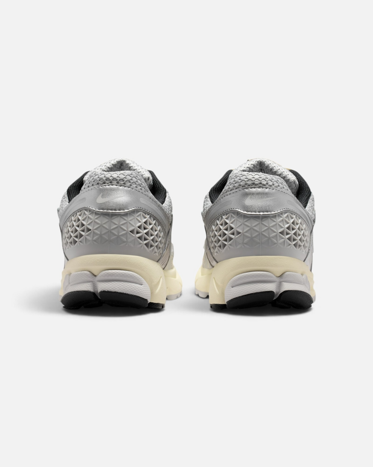 NIKE ZOOM VOMERO 5 GREY FOG