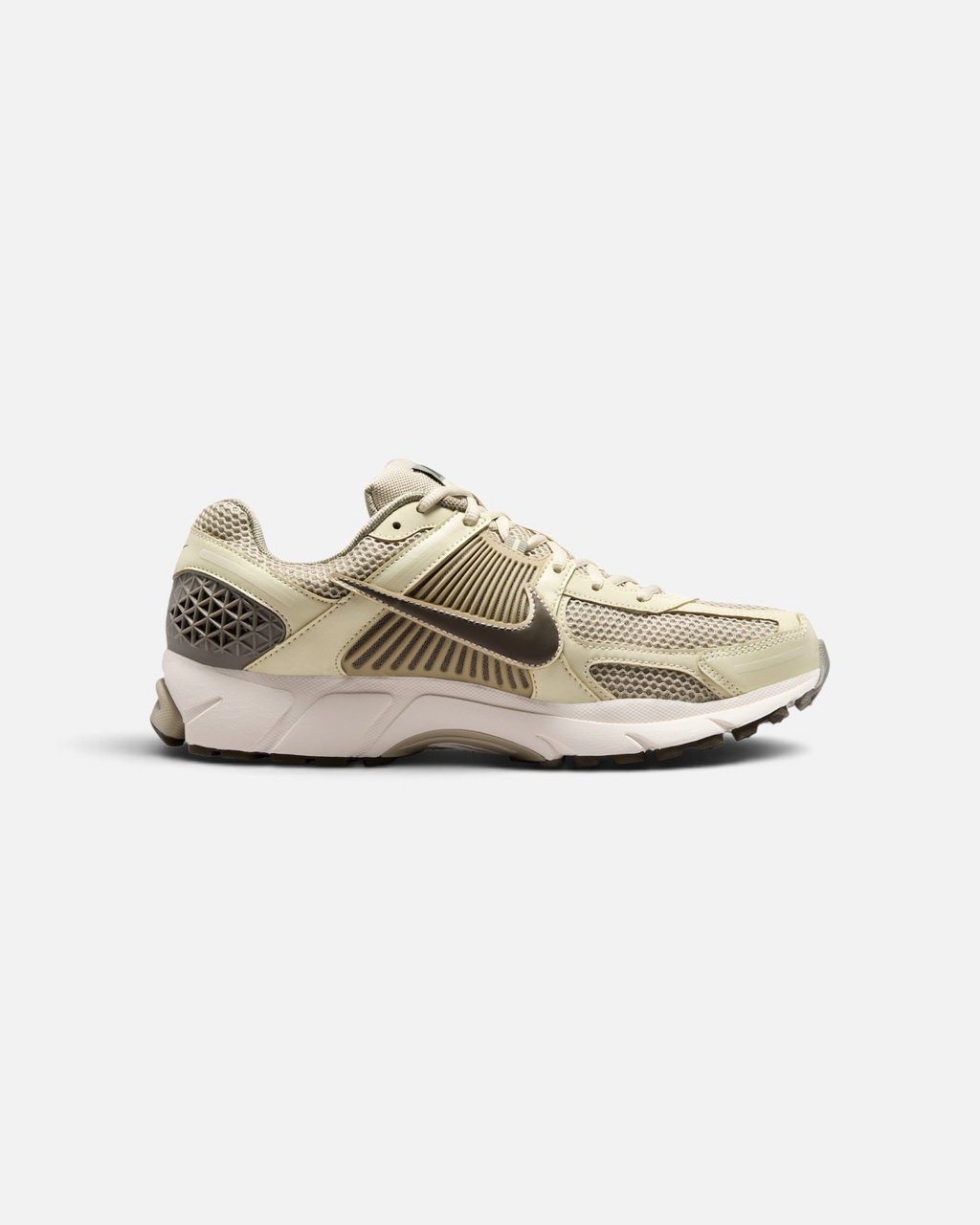 NIKE ZOOM VOMERO 5 DESERT KHAKI
