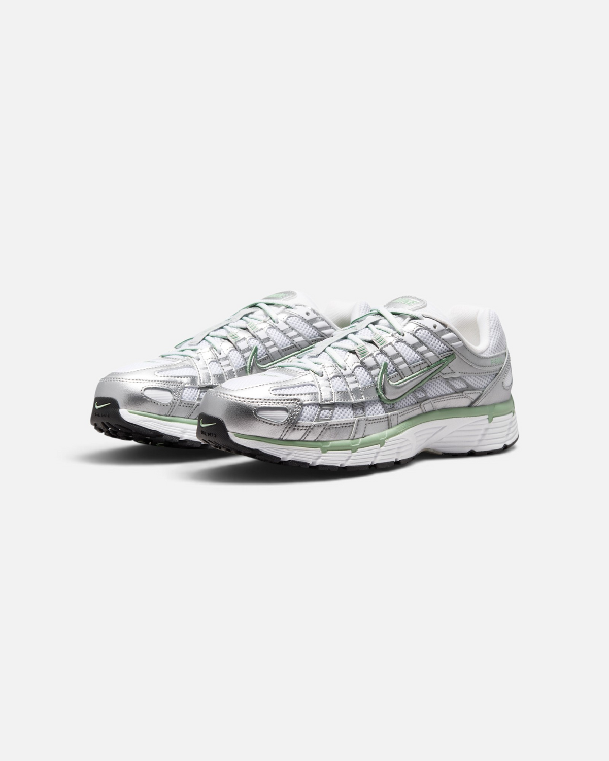 NIKE P-6000 METALLIC SILVER
