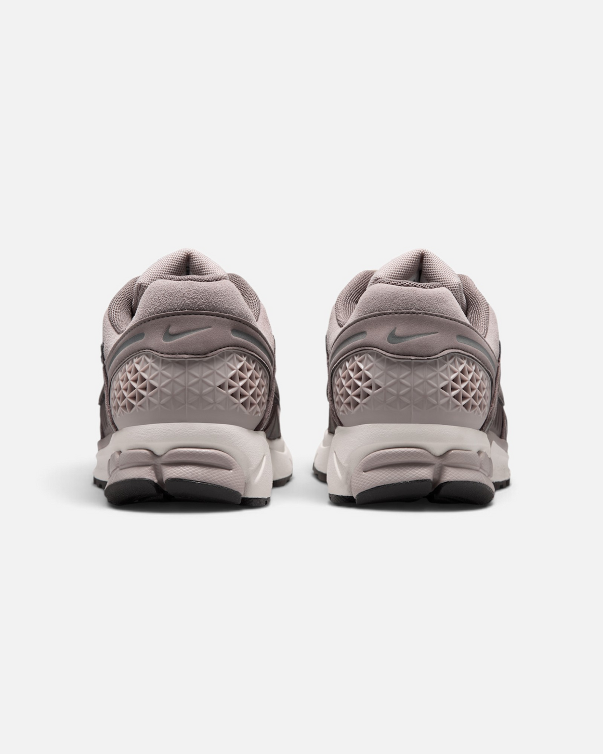 NIKE ZOOM VOMERO 5 CAVE STONE