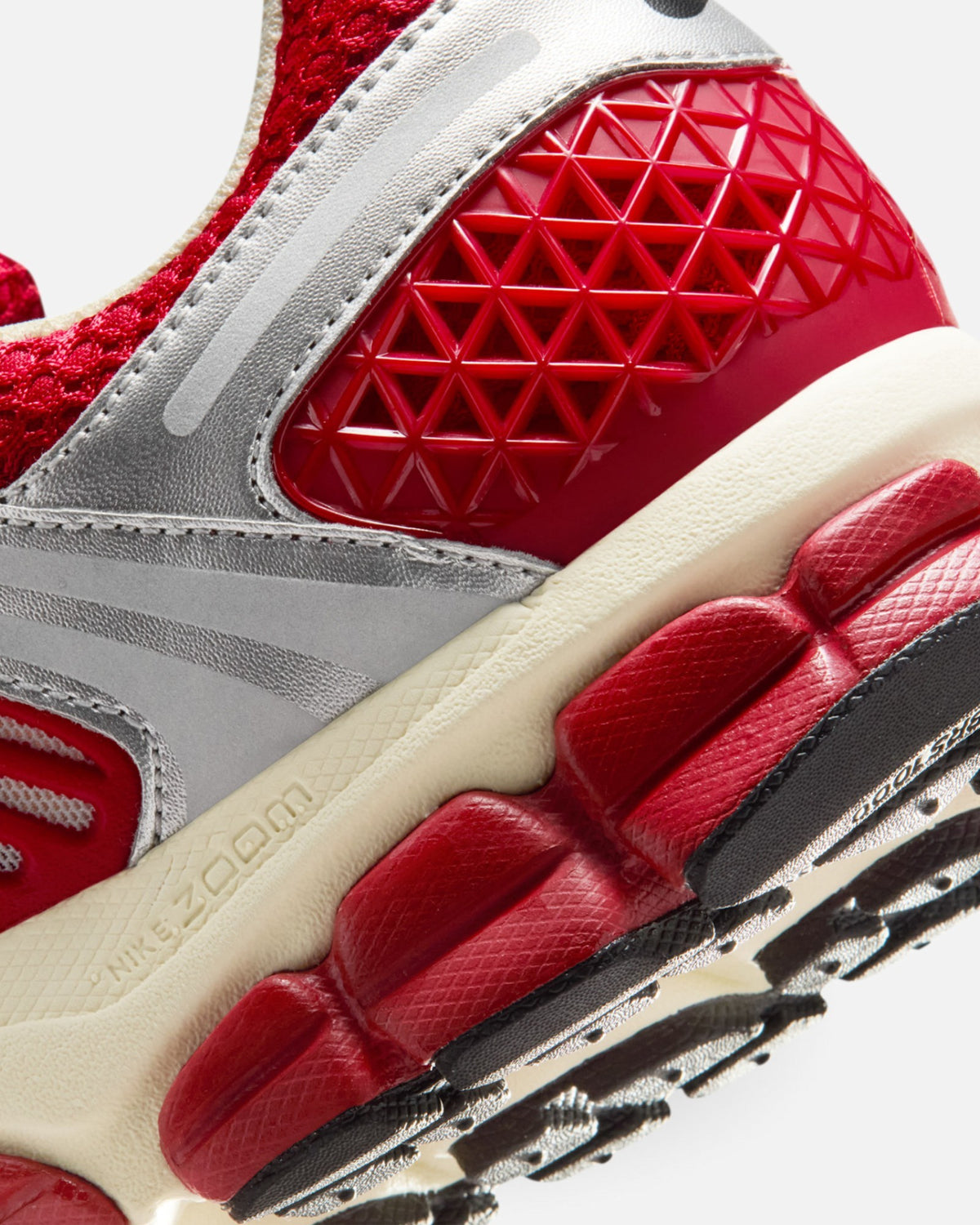 NIKE ZOOM VOMERO 5 GYM RED